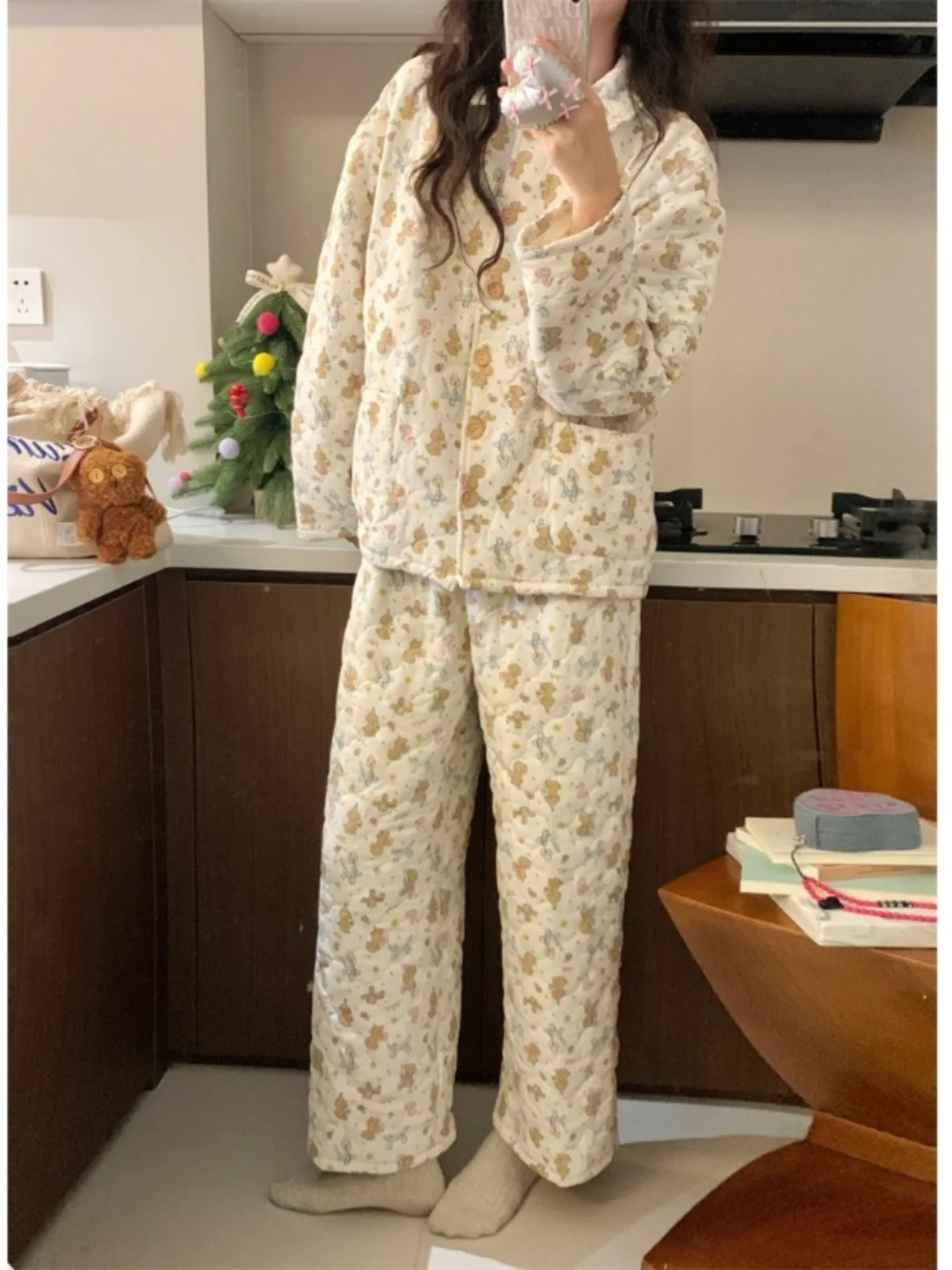 Warm Cotton Sleepwear Set for Women Long Sleeve Straight Leg Pants Two Piece Set Cute And Cozy Ideal for Autumn Season
Warm Cotton Sleepwear Set for Women Long Sleeve Straight Leg Pants Two Piece Set Cute And Cozy Ideal for Autumn Season