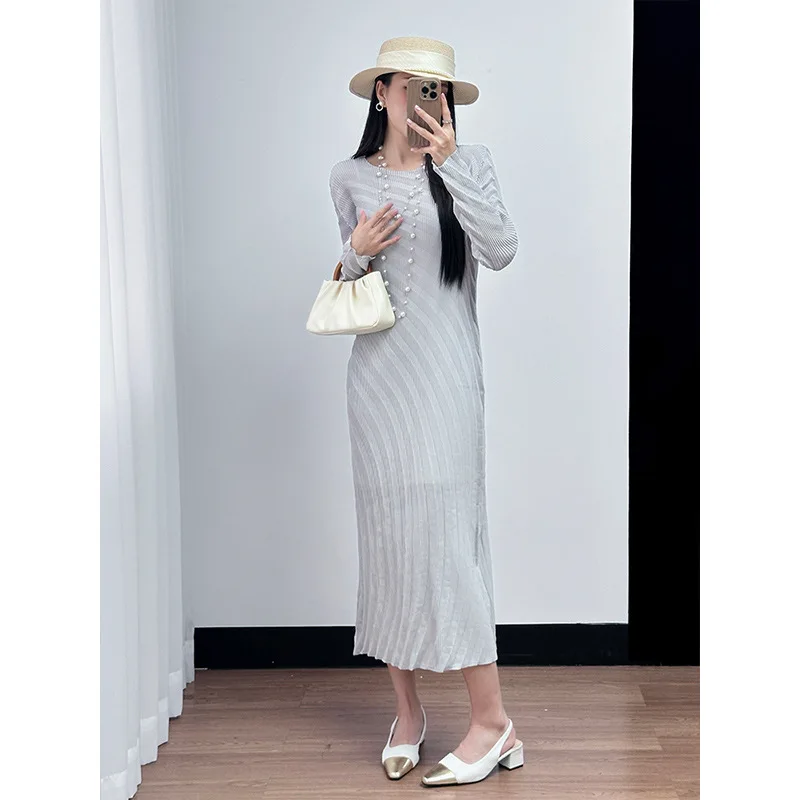 ALSEY Miyake 2025 Summer New Fashion Simple Casual Comfortable Solid Colour Round Neck Long Sleeve Pleated Women's Dresses
ALSEY Miyake 2025 Summer New Fashion Simple Casual Comfortable Solid Colour Round Neck Long Sleeve Pleated Women's Dresses