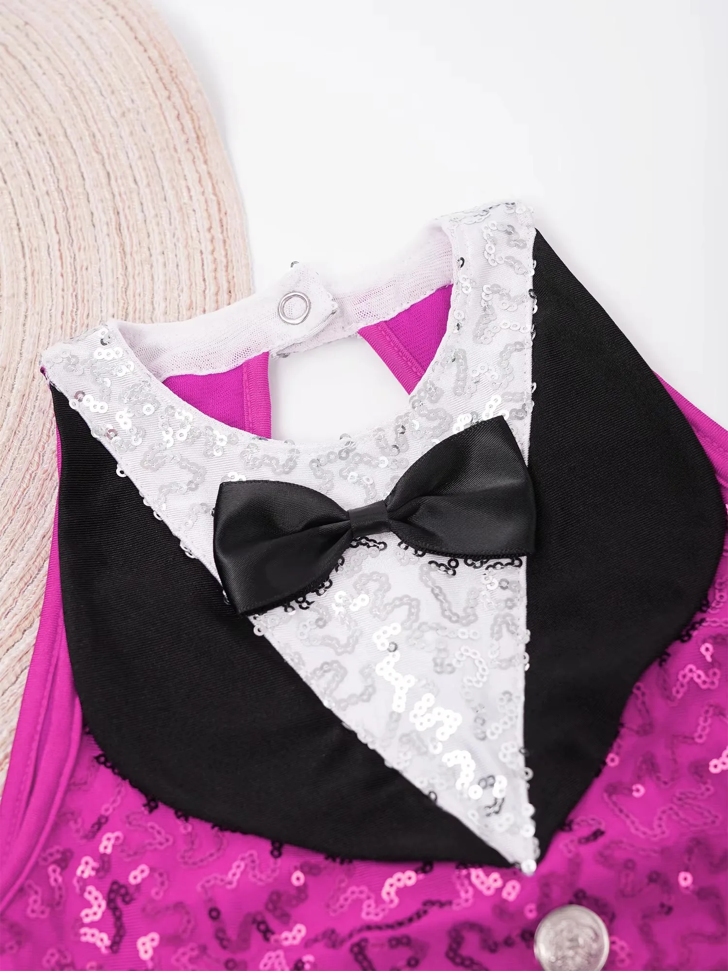 Kids Girls Jazz Dance Costume 2-piece Metallic Round Collar Short Sleeves Crop Tops with Chiffon Pants Indian Belly Dancewear
Kids Girls Jazz Dance Costume 2-piece Metallic Round Collar Short Sleeves Crop Tops with Chiffon Pants Indian Belly Dancewear