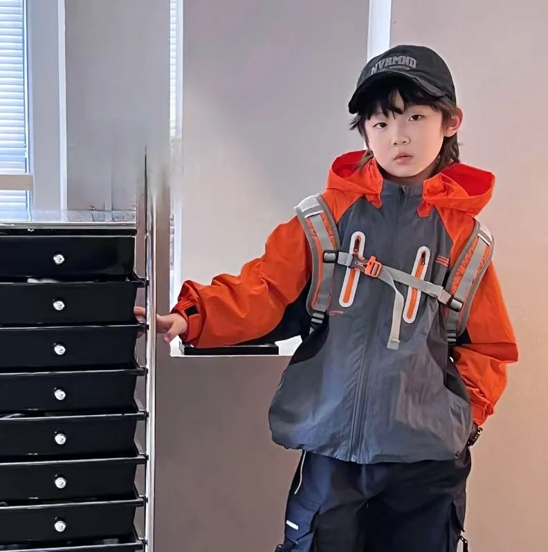 Children's Leisure Sports Hooded Jacket Boys 2025 Spring and Autumn Splicing Windproof Mountaineering Suit Tide Brand Jacket
Children's Leisure Sports Hooded Jacket Boys 2025 Spring and Autumn Splicing Windproof Mountaineering Suit Tide Brand Jacket