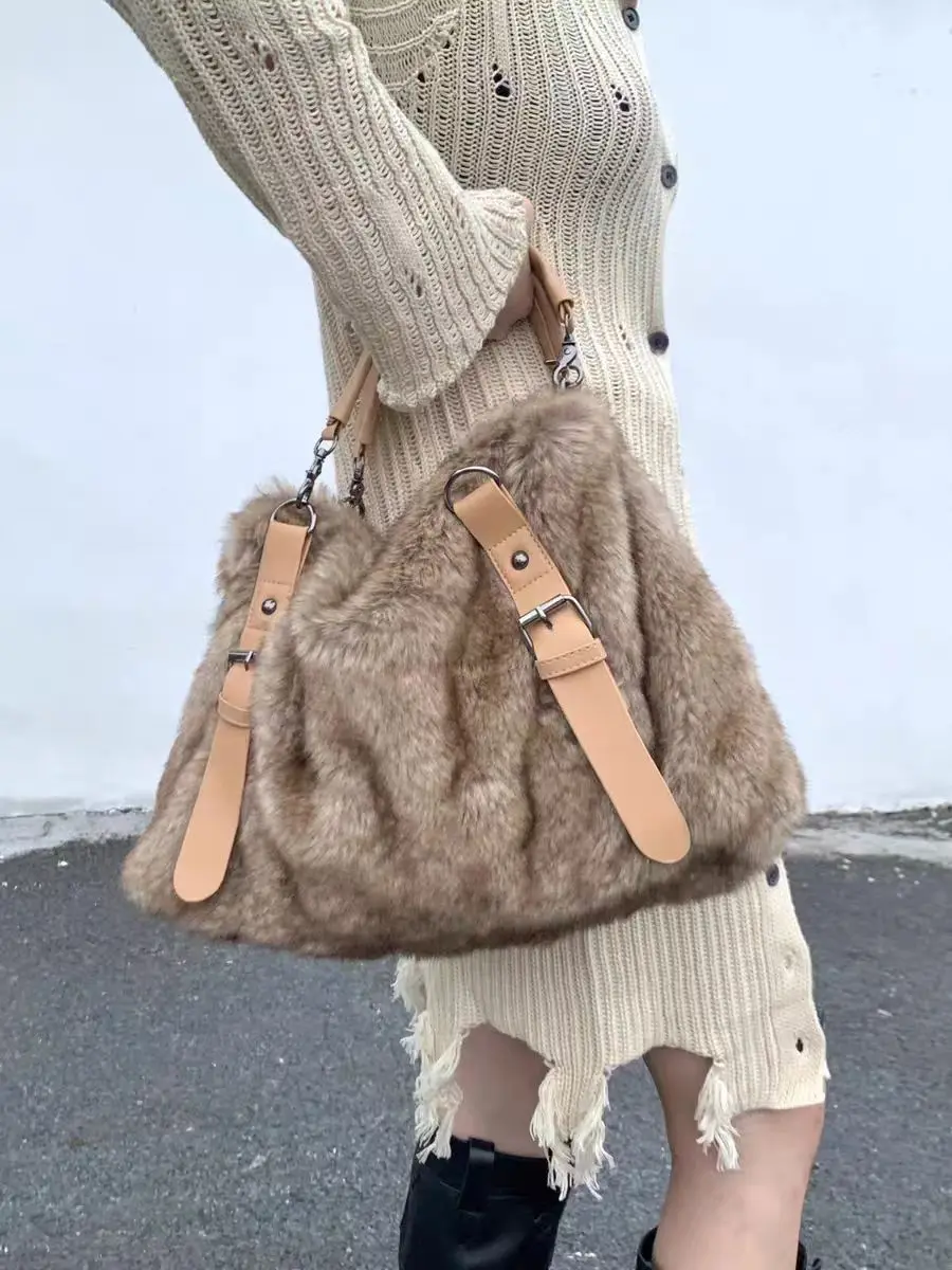 Niche retro large capacity plush handbags 2025 new Mirad commuting chain shoulder bags hand-held crossbody bag casual tote bag
Niche retro large capacity plush handbags 2025 new Mirad commuting chain shoulder bags hand-held crossbody bag casual tote bag