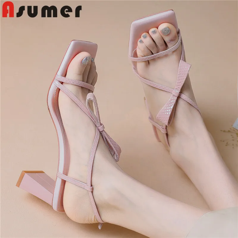 Женские босоножки из лакированной кожи ASUMER, на Высоком толстом каблуке, с бантом-бабочкой и пряжкой, лето 2024
Женские босоножки из лакированной кожи ASUMER, на Высоком толстом каблуке, с бантом-бабочкой и пряжкой, лето 2024