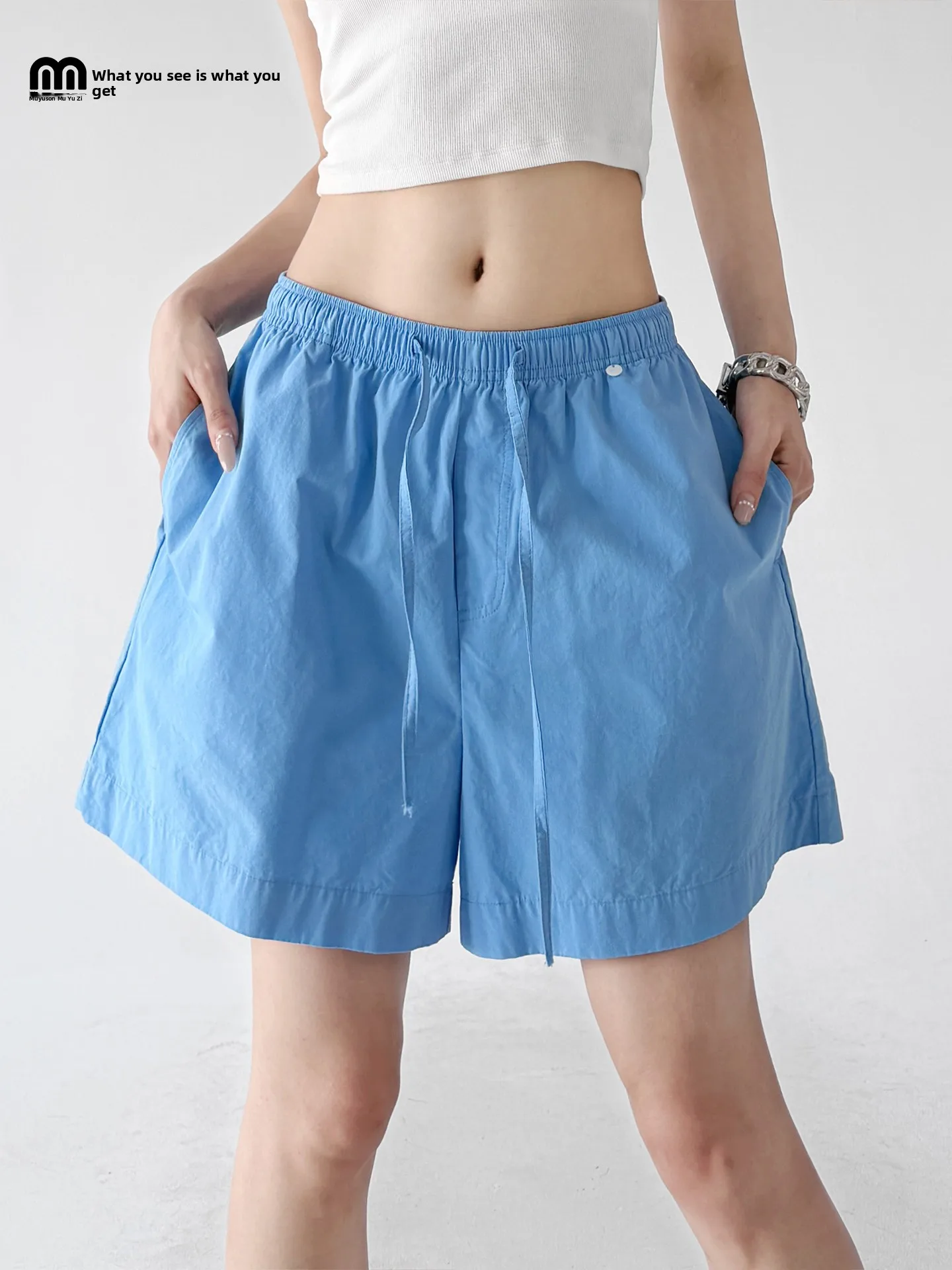 Fashionable Blue Wide Leg Short Pants Women's Loose Casual Trousers Elastic Waistband High Waist Nylon Fabric Summer New Arrival
Fashionable Blue Wide Leg Short Pants Women's Loose Casual Trousers Elastic Waistband High Waist Nylon Fabric Summer New Arrival