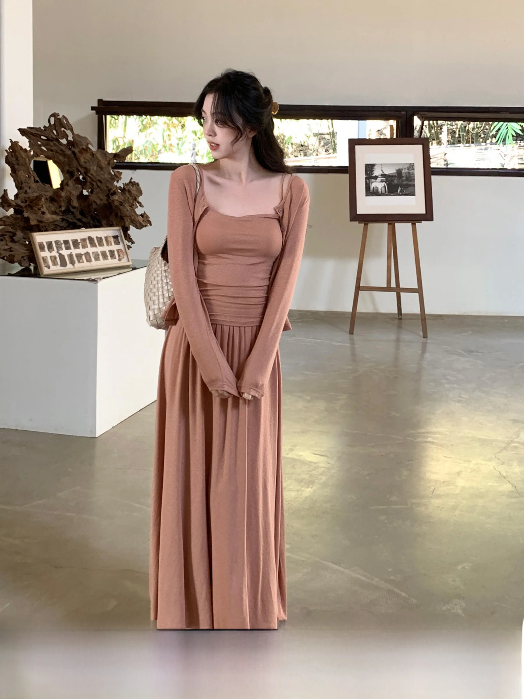 Syt High-end Pure Color Linen Long Sleeve Open Cardigan Strap Slimming Three-piece Set Women's Fashion Spring Collection
Syt High-end Pure Color Linen Long Sleeve Open Cardigan Strap Slimming Three-piece Set Women's Fashion Spring Collection