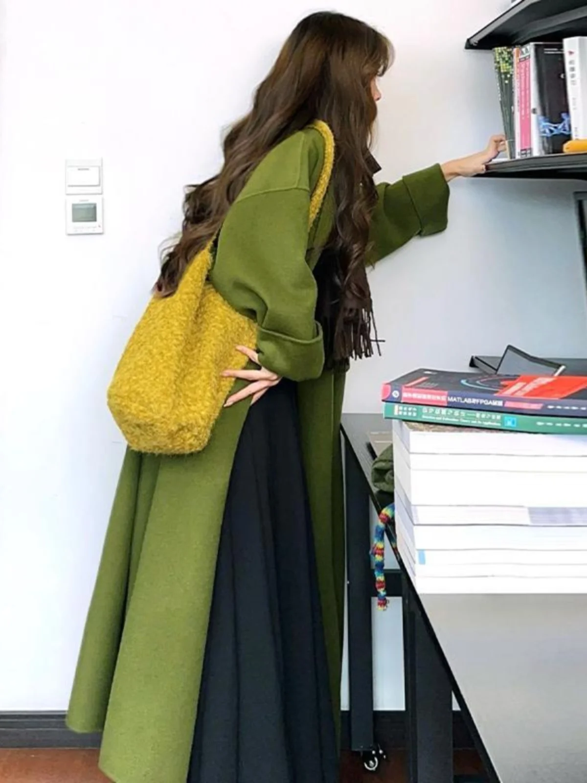 plus Size Women's Hong Kong Style Retro Woolen Coat Spring Season High End Feeling Super Good Looking Korean Lazy Style Woole...
plus Size Women's Hong Kong Style Retro Woolen Coat Spring Season High End Feeling Super Good Looking Korean Lazy Style Woole...
