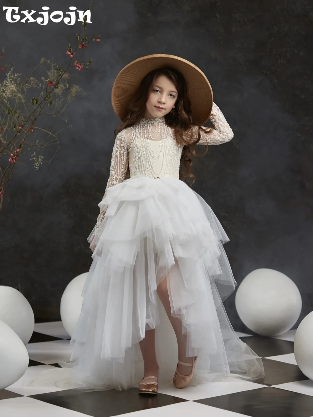 Puffy Luxury Beaded Tulle Princess Gown For Girls Birthday Party Charming High Collar Long Sleeve Kids Dresses Performace Wear
Puffy Luxury Beaded Tulle Princess Gown For Girls Birthday Party Charming High Collar Long Sleeve Kids Dresses Performace Wear