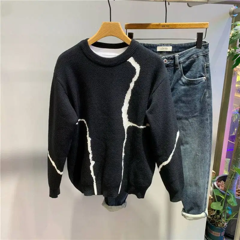 Men's New Trendy Knitted Sweater Fashionable and Cool Loose Sweater Warm and Casual Round Neck Top
Men's New Trendy Knitted Sweater Fashionable and Cool Loose Sweater Warm and Casual Round Neck Top