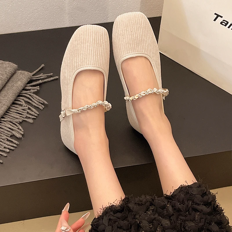 Women's new summer knitted round-toed shallow heel casual single shoes with sized flat-button sports shoes
Women's new summer knitted round-toed shallow heel casual single shoes with sized flat-button sports shoes