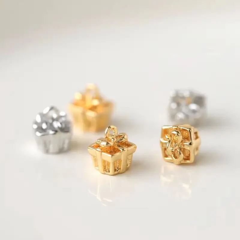 6PCS 5.7x5.7x6.3mm 14K Gold Color Christmas Birthday Fingertip Gift Box Pendant DIY Bracelet Handmade Charm Accessories
6PCS 5.7x5.7x6.3mm 14K Gold Color Christmas Birthday Fingertip Gift Box Pendant DIY Bracelet Handmade Charm Accessories