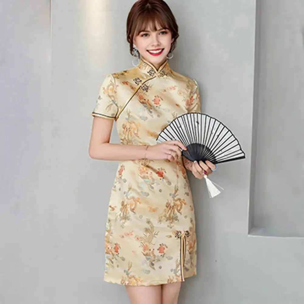 Элегантное платье Cheongsam с короткими рукавами и принтом дракона и Феникса для женщин, облегающее Ципао в китайском стиле в стиле ретро для свадьбы
Элегантное платье Cheongsam с короткими рукавами и принтом дракона и Феникса для женщин, облегающее Ципао в китайском стиле в стиле ретро для свадьбы