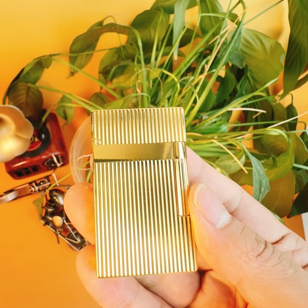 Luxury pure copper lighter, classic vertical pattern style, gas butane filling, loud sound, gift for men, free set of accessorie
Luxury pure copper lighter, classic vertical pattern style, gas butane filling, loud sound, gift for men, free set of accessorie