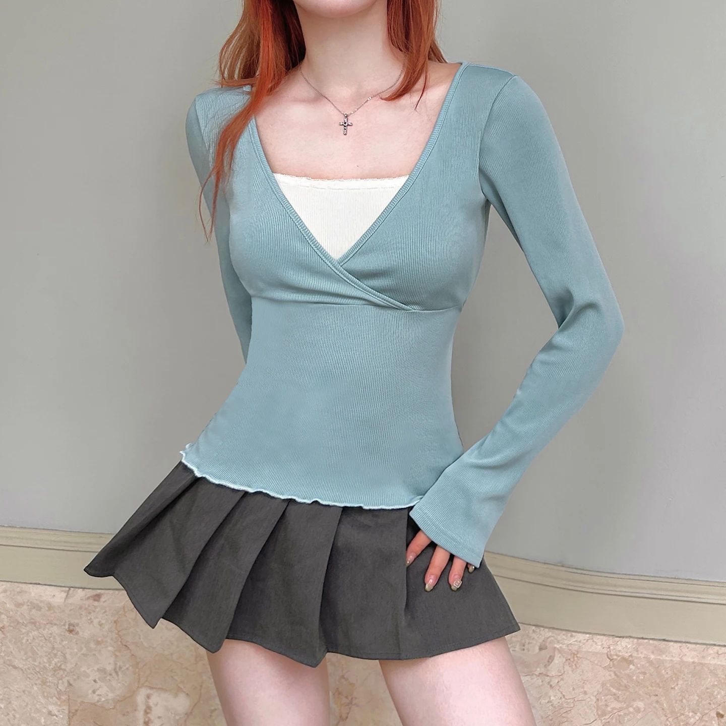 Sweet Patchwork Layered-Look T-Shirt Casual Basic Blue V-Neck Long Sleeve Tees for Women 2025 Autumn Spring Fashion Slim Fit Top
Sweet Patchwork Layered-Look T-Shirt Casual Basic Blue V-Neck Long Sleeve Tees for Women 2025 Autumn Spring Fashion Slim Fit Top