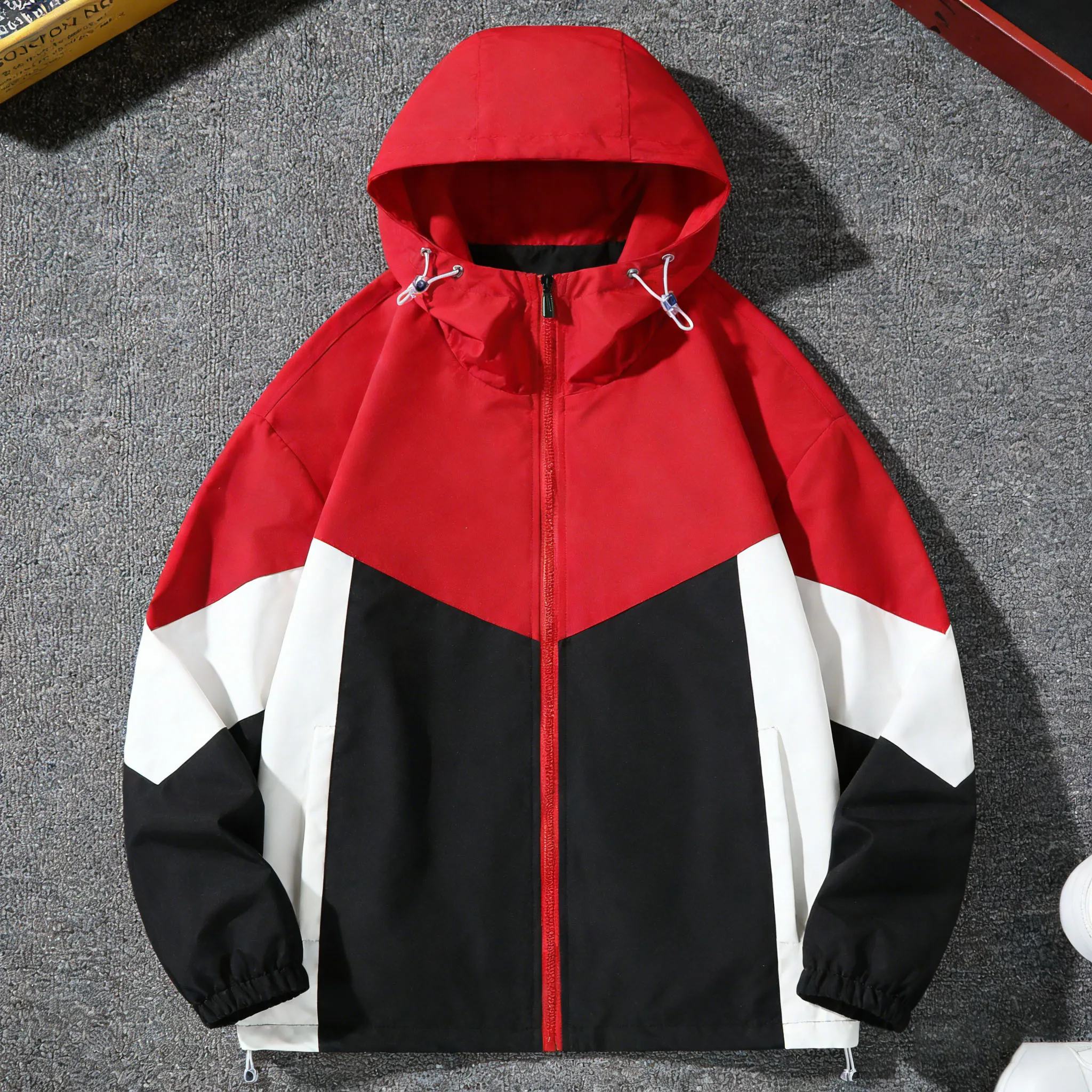 Мужская куртка с цветными блоками, легкая повседневная дорожная ветрозащитная износостойкая высококачественная куртка с капюшоном, верхняя одежда, подарок бойфренду
Мужская куртка с цветными блоками, легкая повседневная дорожная ветрозащитная износостойкая высококачественная куртка с капюшоном, верхняя одежда, подарок бойфренду