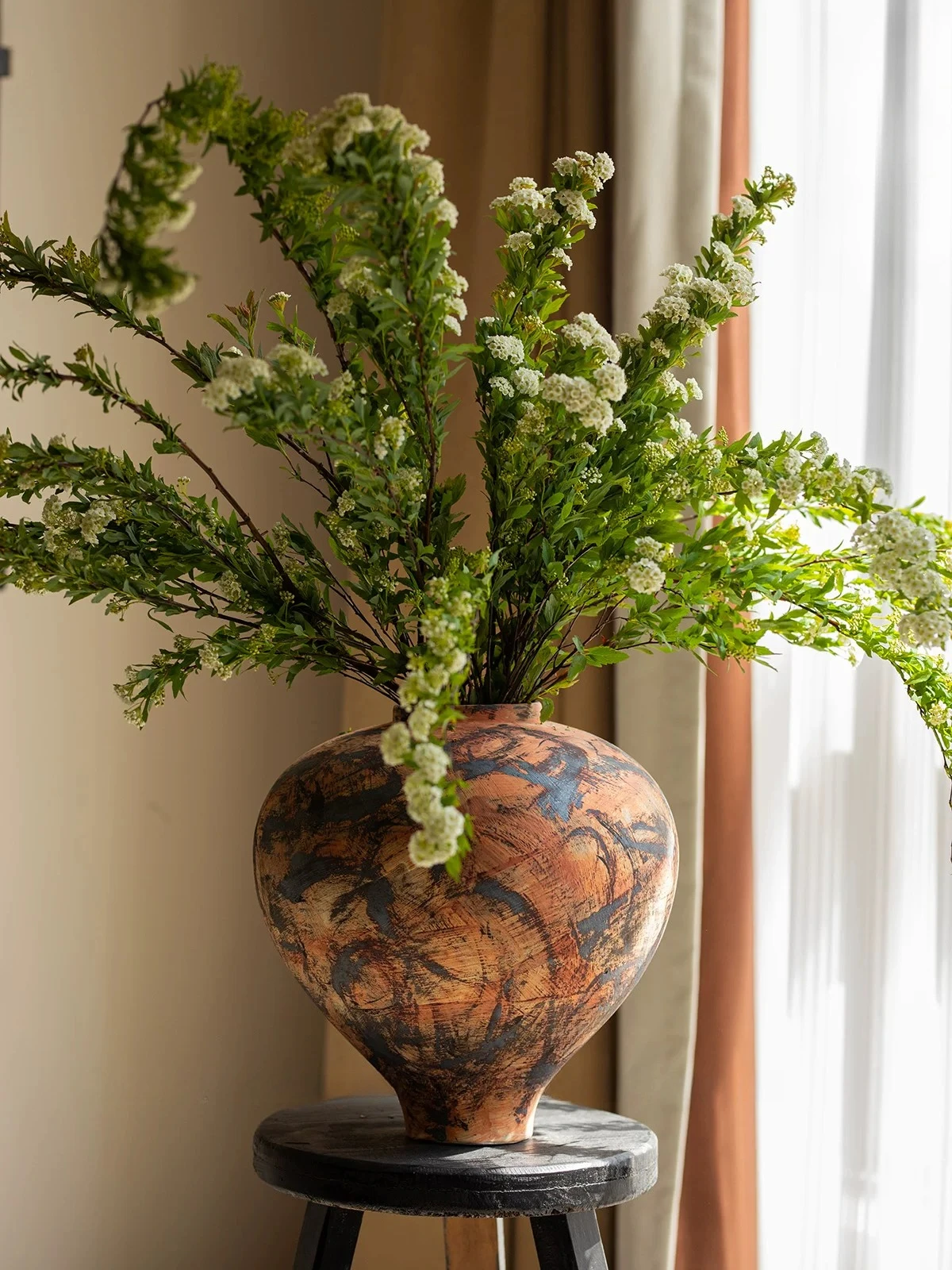 Retro nostalgic high-end handmade big-bellied vase high-end pottery design Dunhuang ancient sites
Retro nostalgic high-end handmade big-bellied vase high-end pottery design Dunhuang ancient sites