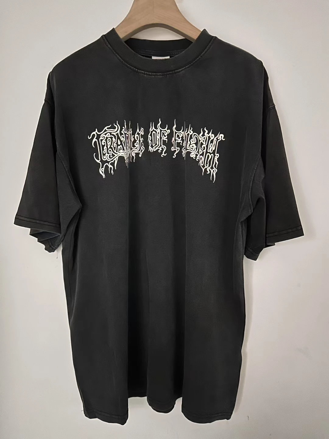 25ss Top Quality 1:1 VT Death Logo Printed Women Men T shirts tees Hiphop Streetwear Oversized Men Casual T shirt Summer Style
25ss Top Quality 1:1 VT Death Logo Printed Women Men T shirts tees Hiphop Streetwear Oversized Men Casual T shirt Summer Style