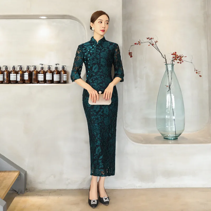 Новое элегантное длинное тонкое платье Cheongsam в стиле ретро с высоким разрезом и рюшами, кружевной костюм для мамы
Новое элегантное длинное тонкое платье Cheongsam в стиле ретро с высоким разрезом и рюшами, кружевной костюм для мамы