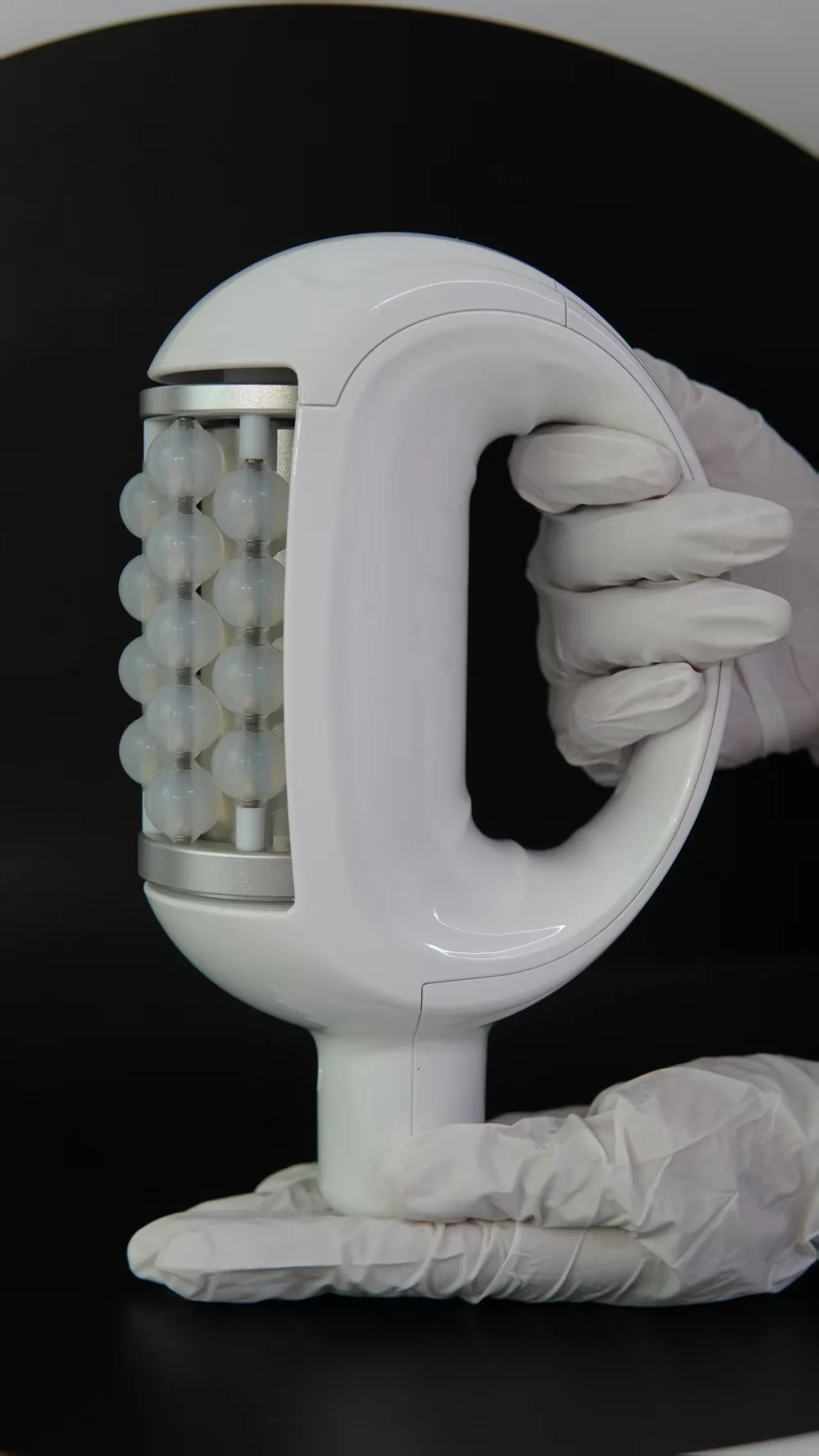 The latest generation of portable handheld roller has been launched, featuring a standard single bead.
The latest generation of portable handheld roller has been launched, featuring a standard single bead.