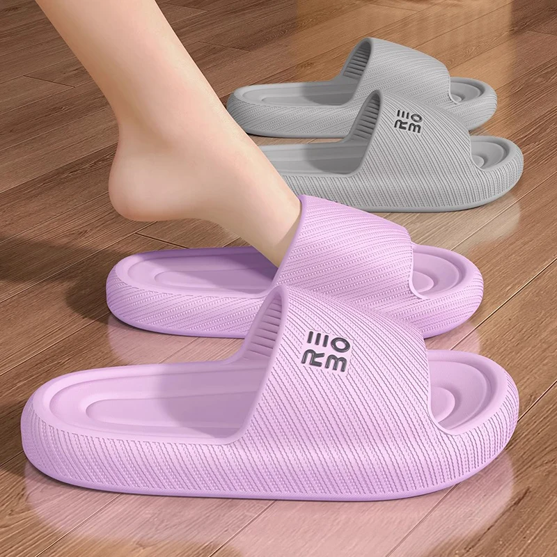 Fashionable couple bathroom indoor slippers, cloud slippers, flat sandals, massage flip-flops
Fashionable couple bathroom indoor slippers, cloud slippers, flat sandals, massage flip-flops