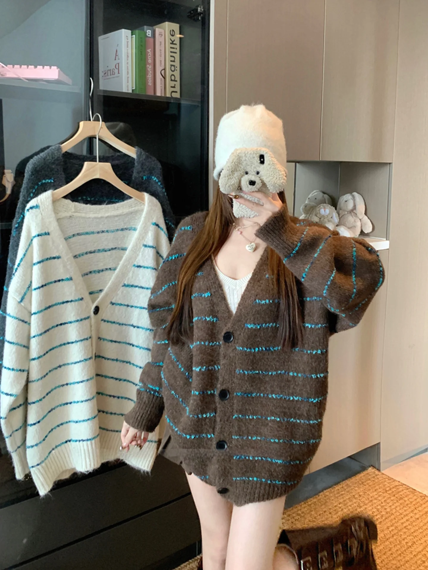 Свободный вязаный кардиган с V-образным вырезом для женщин, осенне-зимний, больших размеров, мягкий, длинный, в полоску, с открытым передом, теплый топ
Свободный вязаный кардиган с V-образным вырезом для женщин, осенне-зимний, больших размеров, мягкий, длинный, в полоску, с открытым передом, теплый топ