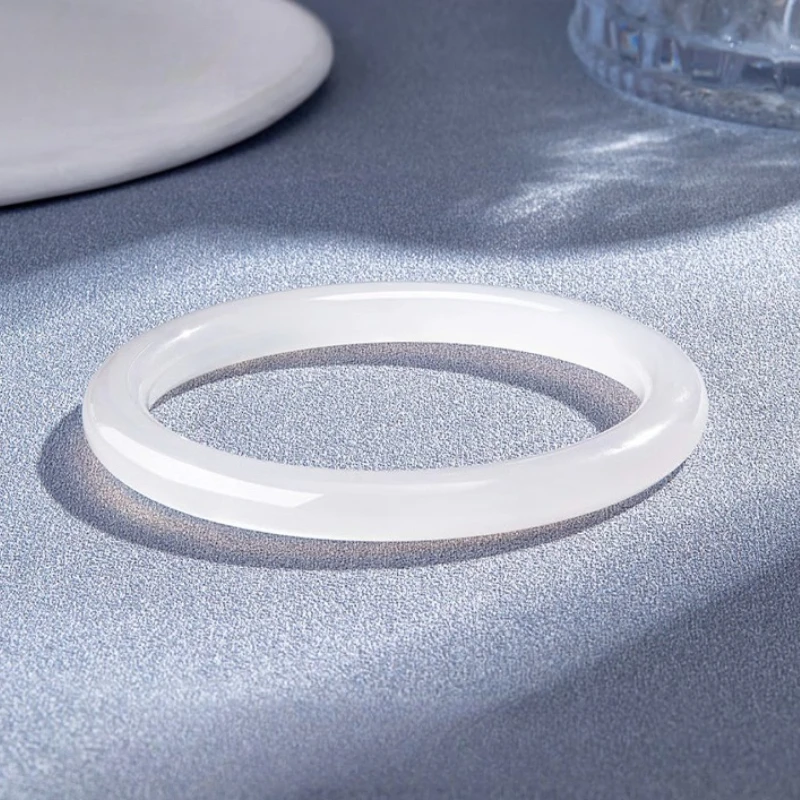 New Natural High-ice White Agate Jade Bracelet, Classic and Simple Jewelry
New Natural High-ice White Agate Jade Bracelet, Classic and Simple Jewelry