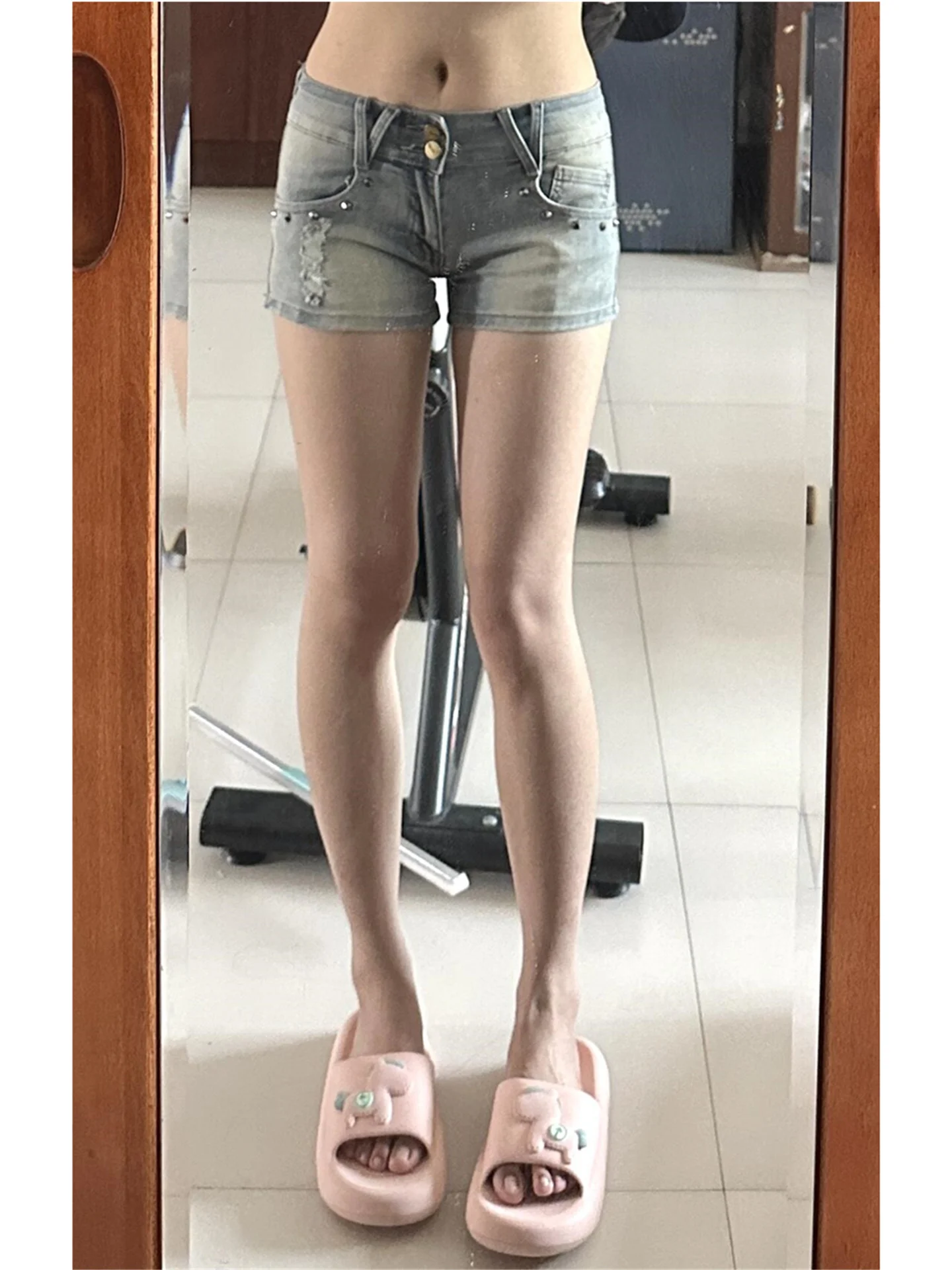 Retro American Millennium Hot Girl Denim Short Pants Women's Summer Slimming Washed Rivet Hot Pants Low Waist Cotton Jeans
Retro American Millennium Hot Girl Denim Short Pants Women's Summer Slimming Washed Rivet Hot Pants Low Waist Cotton Jeans