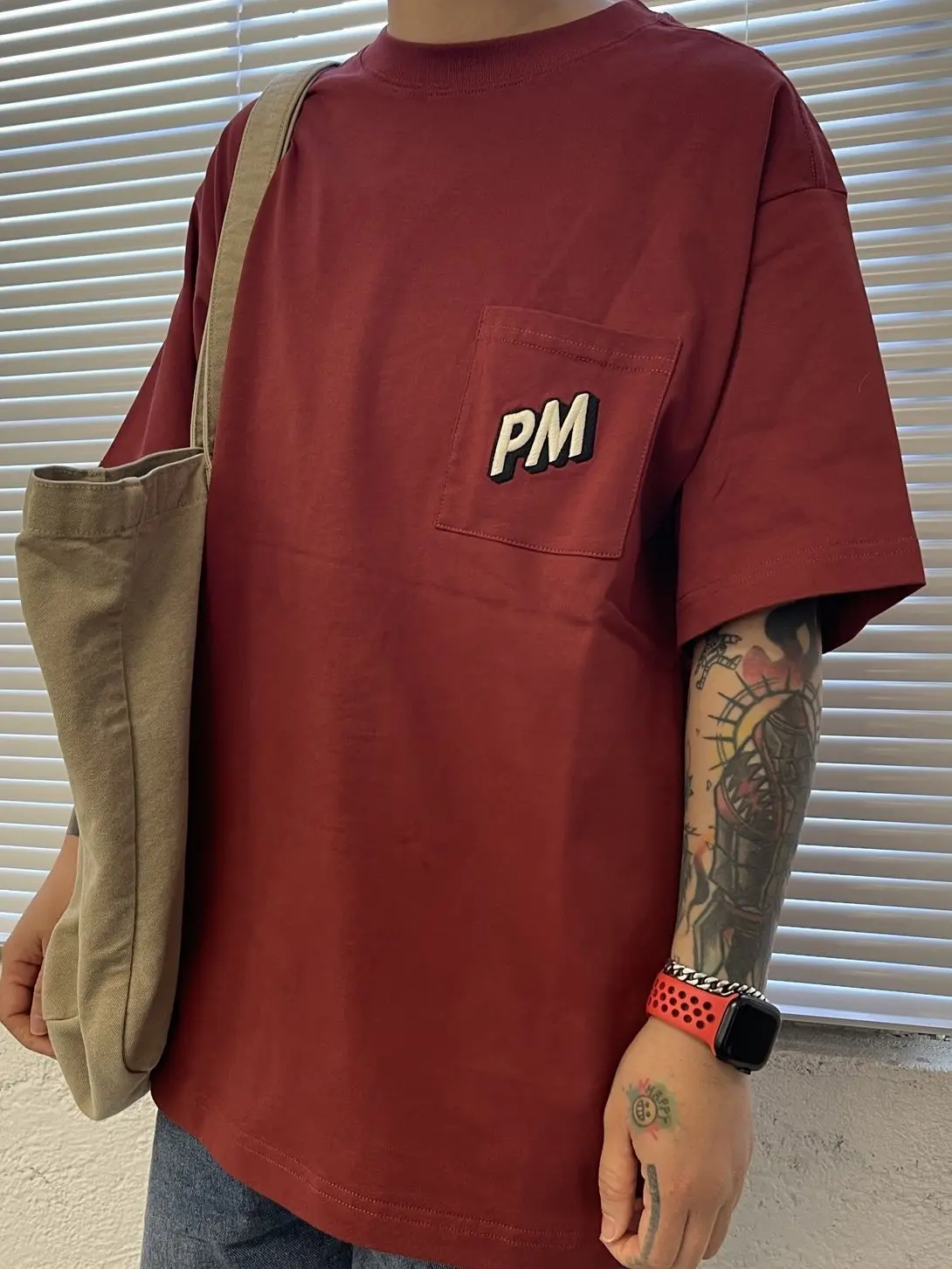 Niche original design pocket short-sleeved T-shirt BF style American casual men's versatile Japanese loose trendy round neck top
Niche original design pocket short-sleeved T-shirt BF style American casual men's versatile Japanese loose trendy round neck top