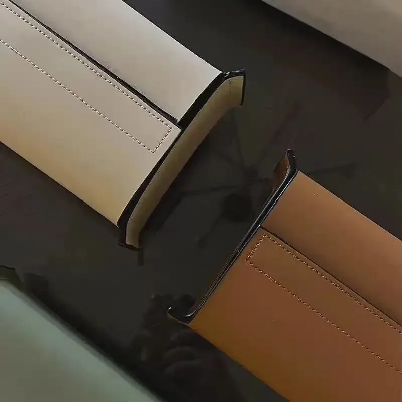 Luxury Tissue Box Leather Napkin Case Paper Cover Living Room Tissue Paper Holder Desktop Home Tabletop Decoration
Luxury Tissue Box Leather Napkin Case Paper Cover Living Room Tissue Paper Holder Desktop Home Tabletop Decoration
