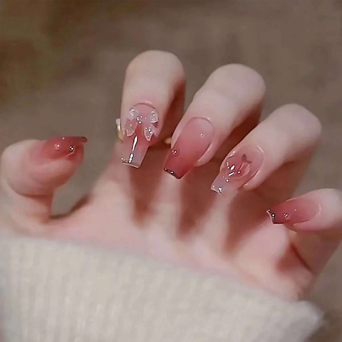 24 pieces of short trapezoid press-on nails, paired with 1 piece of jelly glue and 1 nail file
24 pieces of short trapezoid press-on nails, paired with 1 piece of jelly glue and 1 nail file