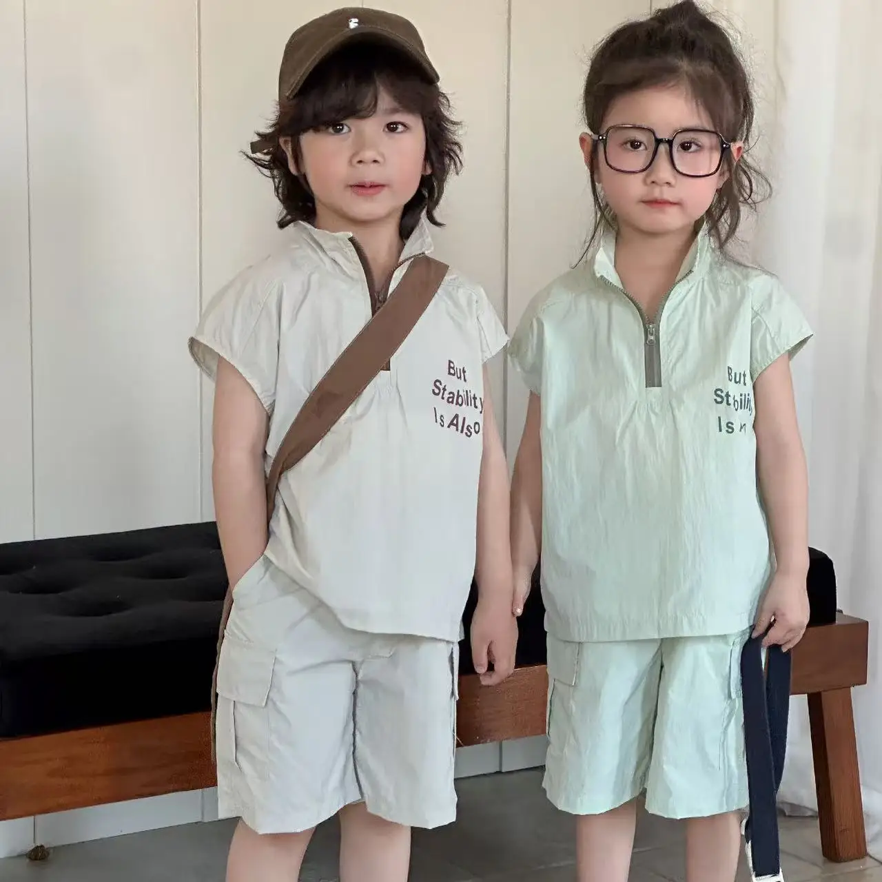 Children's Summer Set Thin Girl's Leisure 2025 New Boys' Tank Top Work Shorts Two Piece Set Kids Outfits
Children's Summer Set Thin Girl's Leisure 2025 New Boys' Tank Top Work Shorts Two Piece Set Kids Outfits