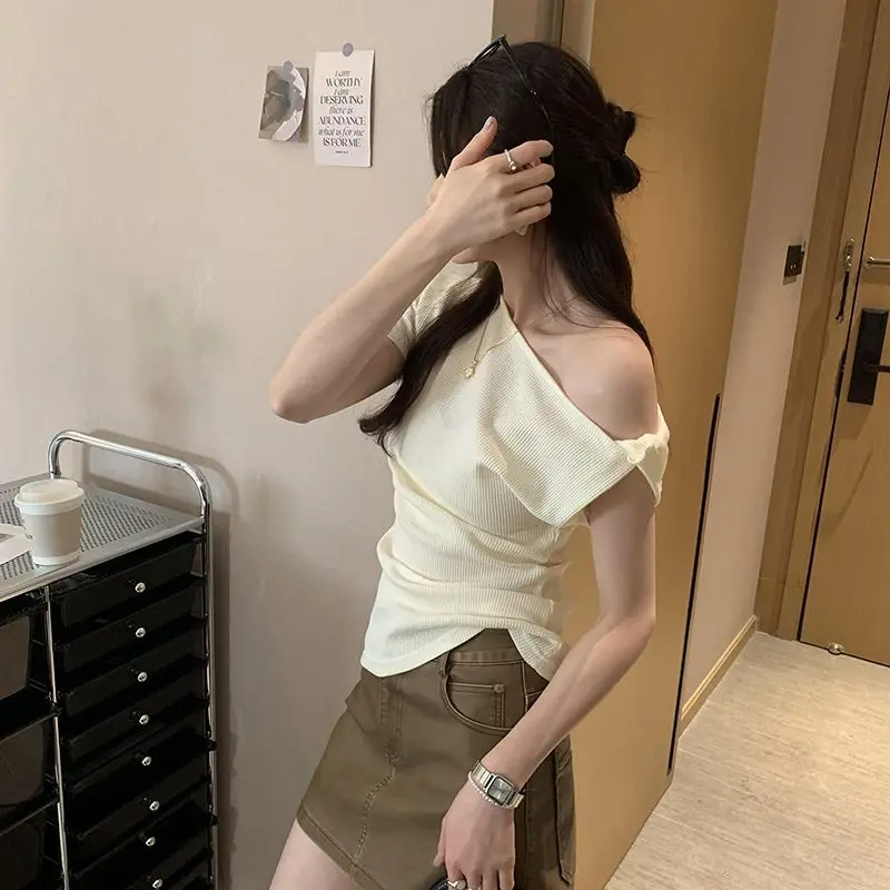 Women Clothes Tops Summer High-end Designed Niche Korean Pure Hot Sexy Girl Style Kinky Slanted Shoulder Short-sleeved T-shirt
Women Clothes Tops Summer High-end Designed Niche Korean Pure Hot Sexy Girl Style Kinky Slanted Shoulder Short-sleeved T-shirt