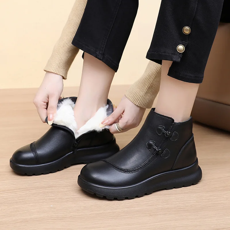 Black Leather Winter Ankle Boots For Women With Faux Fur Lining Traditional Knot Button And Side Zipper Non Slip Thick Sole Warm
Black Leather Winter Ankle Boots For Women With Faux Fur Lining Traditional Knot Button And Side Zipper Non Slip Thick Sole Warm