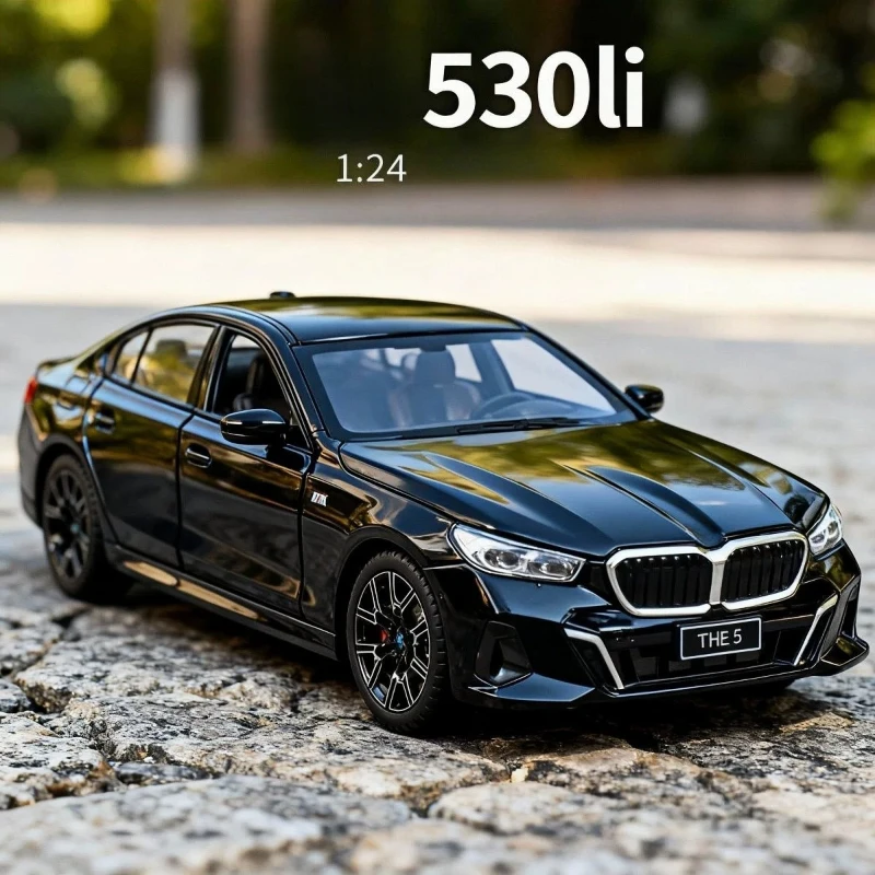 Модель автомобиля 1:24 530Li 5 Series из сплава, имитация, со звуком и светом, игрушечная машинка, украшение, игрушка для детей, подарок
Модель автомобиля 1:24 530Li 5 Series из сплава, имитация, со звуком и светом, игрушечная машинка, украшение, игрушка для детей, подарок