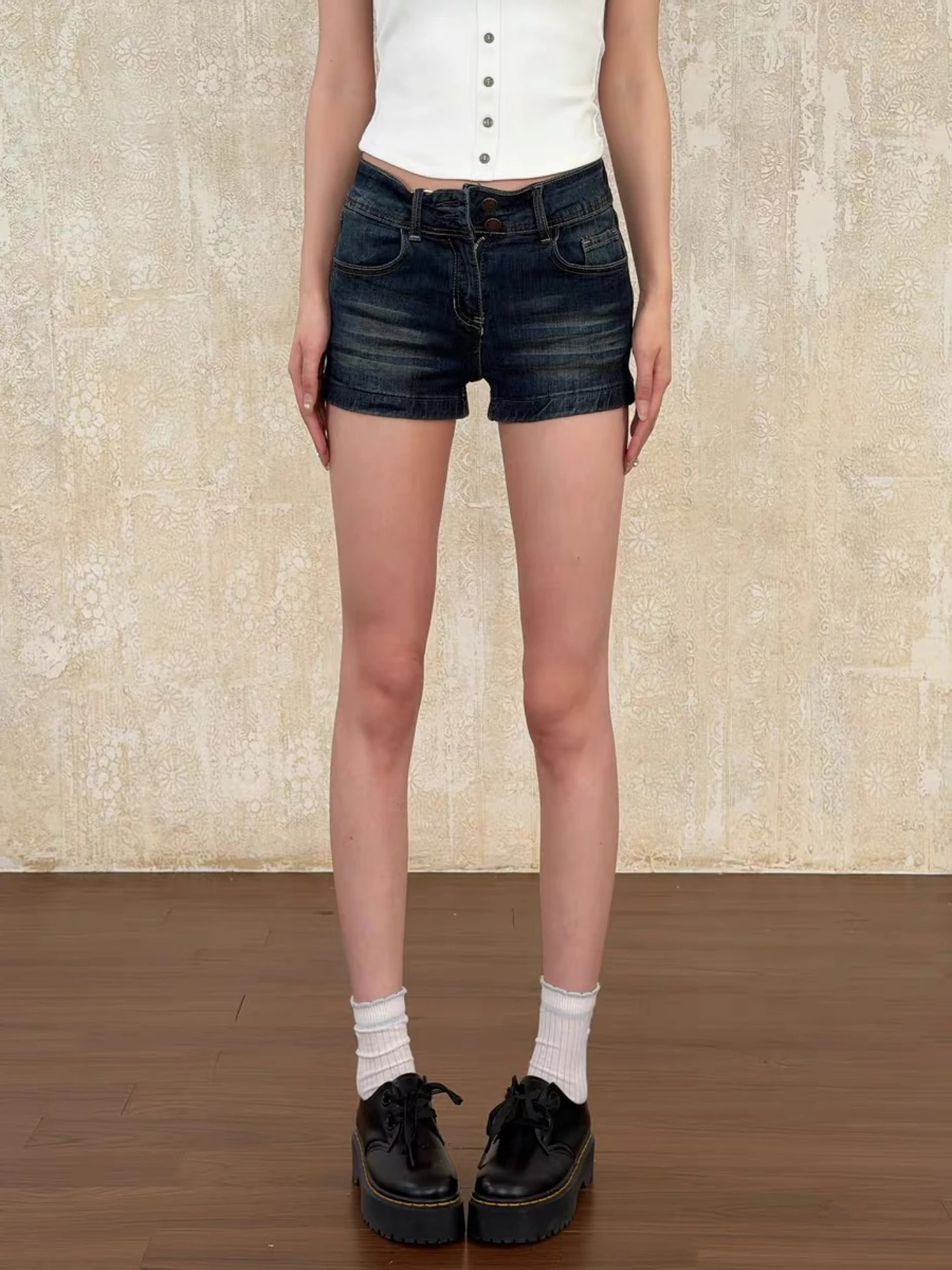 Low Waist Denim Shorts Women's Slimming Hot Pants Summer New Style American Retro Deep Blue Double Buckle plus Size Jeans Shorts
Low Waist Denim Shorts Women's Slimming Hot Pants Summer New Style American Retro Deep Blue Double Buckle plus Size Jeans Shorts