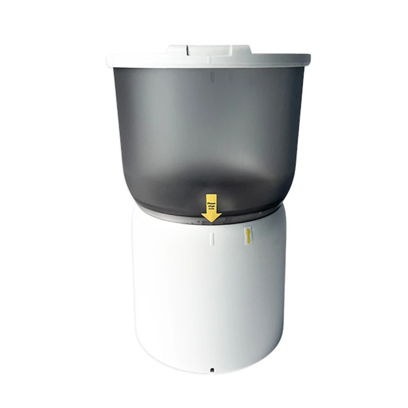 Automatic pet feeder for cats and dogs
Automatic pet feeder for cats and dogs