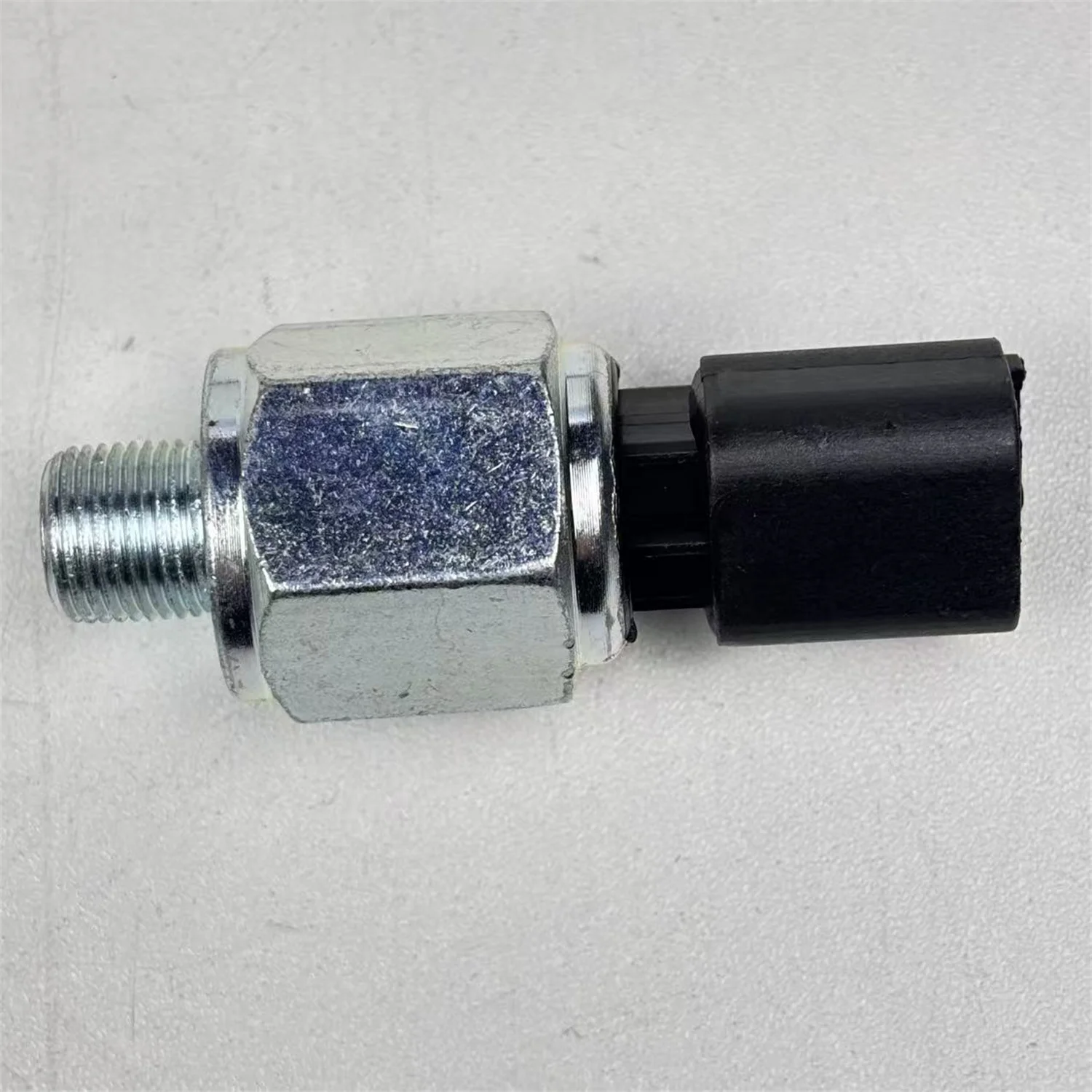 Oil Pressure Sensor 701/80626 701-80626 for JCB Engine 3CX 4CX 3C 3D 3DX
Oil Pressure Sensor 701/80626 701-80626 for JCB Engine 3CX 4CX 3C 3D 3DX