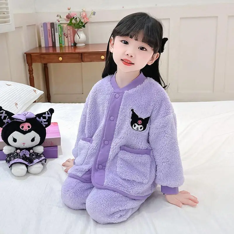 Комплект одежды Sanrio Kuromi для маленьких девочек, женские пижамы для маленьких мальчиков, зимние детские платья для девочек, предложение для пары и женщин
Комплект одежды Sanrio Kuromi для маленьких девочек, женские пижамы для маленьких мальчиков, зимние детские платья для девочек, предложение для пары и женщин