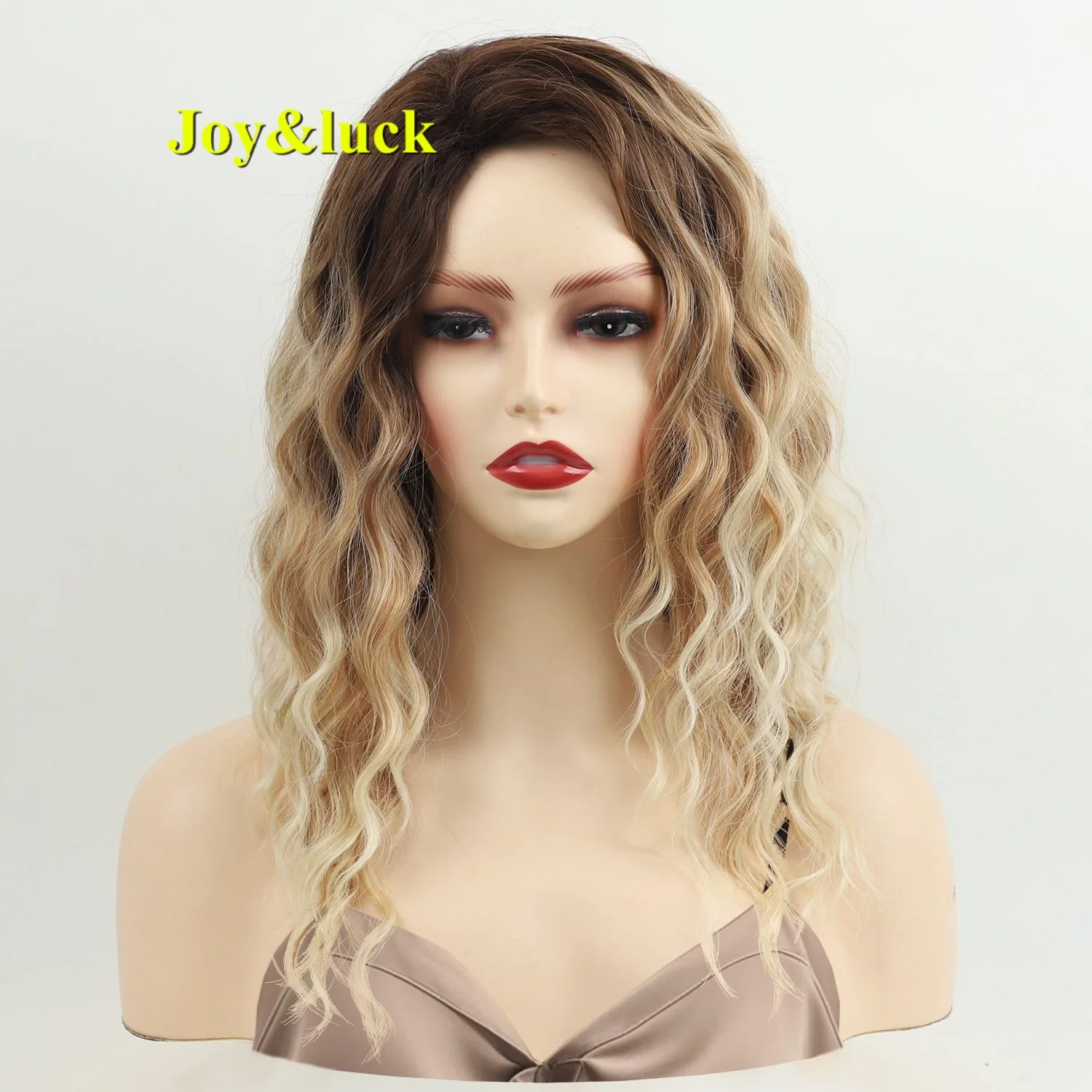 The synthetic women's gradient wavy curly wig naturally fluffy and shows off the hair volume, suitable for various occasions
The synthetic women's gradient wavy curly wig naturally fluffy and shows off the hair volume, suitable for various occasions