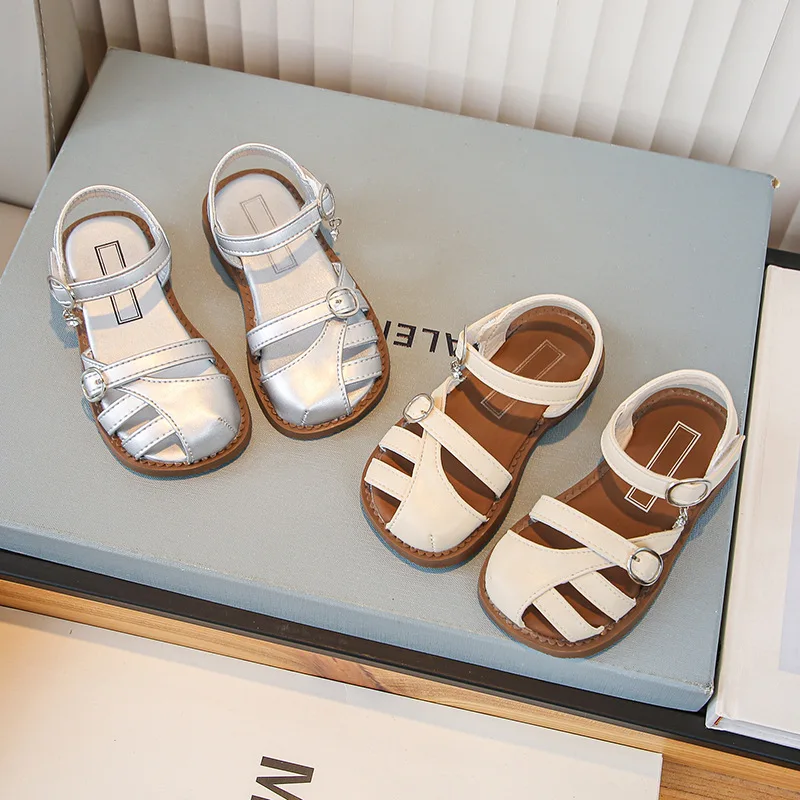Сандалии для девочек, новинка 2023 года, летняя простая обувь для девочек, модная обувь принцессы, универсальная женская обувь, повседневная пляжная обувь на мягкой подошве
Сандалии для девочек, новинка 2023 года, летняя простая обувь для девочек, модная обувь принцессы, универсальная женская обувь, повседневная пляжная обувь на мягкой подошве