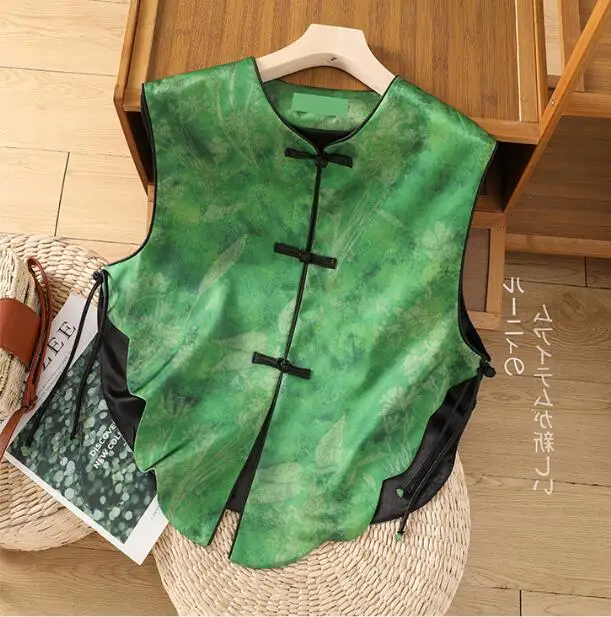 New Chinese style retro jacquard buckle vest 2024 spring new fashionable Chinese style vest jacket
New Chinese style retro jacquard buckle vest 2024 spring new fashionable Chinese style vest jacket
