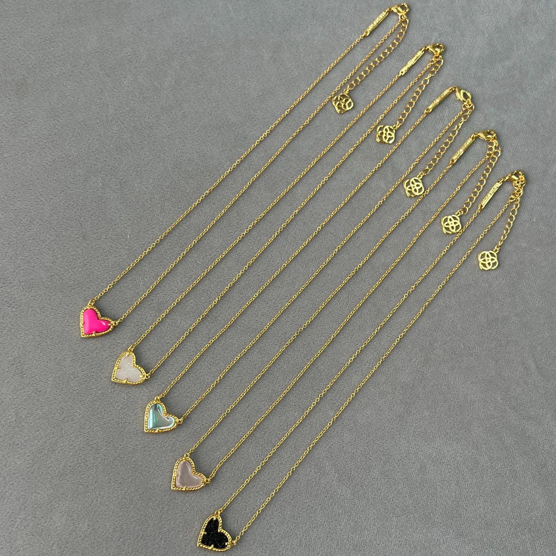 KS European and American Fashion Trends Sweet and Fresh Natural Rose Quartz Powder Crystal Heart Simple and Generous Necklace
KS European and American Fashion Trends Sweet and Fresh Natural Rose Quartz Powder Crystal Heart Simple and Generous Necklace