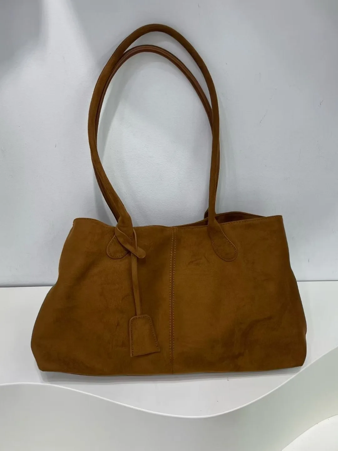 Laid-ba Retro Suede Leather Tote Bag Women's 2025 New Autumn Winter Large Capaci Commuter Single oulder Armpit Bag
Laid-ba Retro Suede Leather Tote Bag Women's 2025 New Autumn Winter Large Capaci Commuter Single oulder Armpit Bag