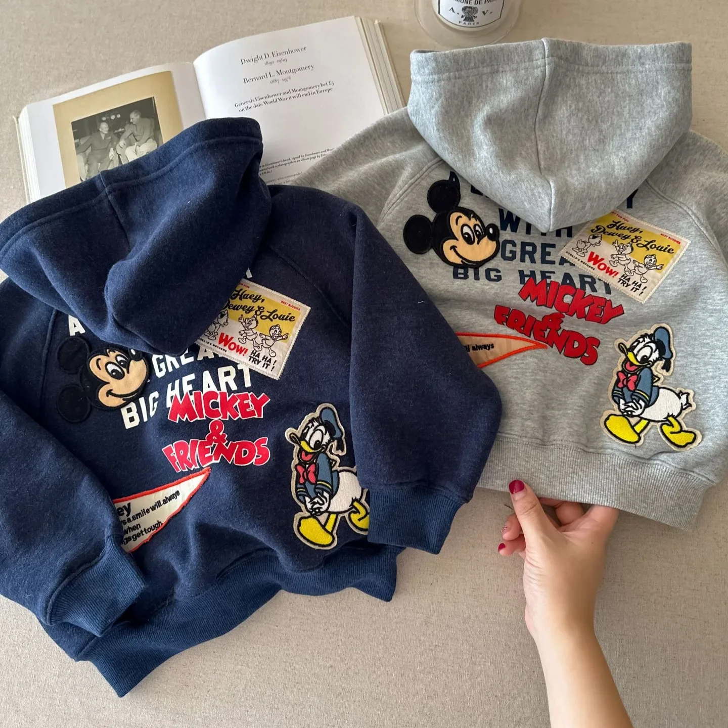 2025 Autumn Kids Sweatshirts Hooded Jackets Baby Boys Girls Mickey Mouse Donald Duck Thicken Warm Coat Children Casual Outerwear
2025 Autumn Kids Sweatshirts Hooded Jackets Baby Boys Girls Mickey Mouse Donald Duck Thicken Warm Coat Children Casual Outerwear