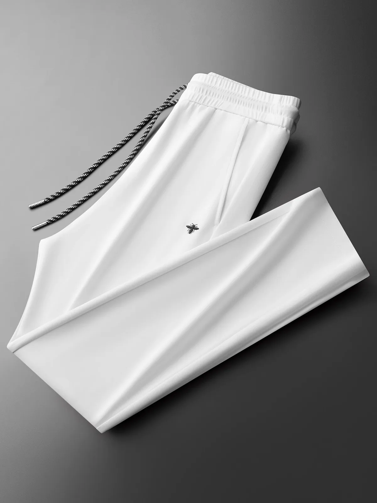 JSBD summer high-end cool air layer solid-color sweatpants with bee embroidery men's drawstring straight sport casual pants
JSBD summer high-end cool air layer solid-color sweatpants with bee embroidery men's drawstring straight sport casual pants