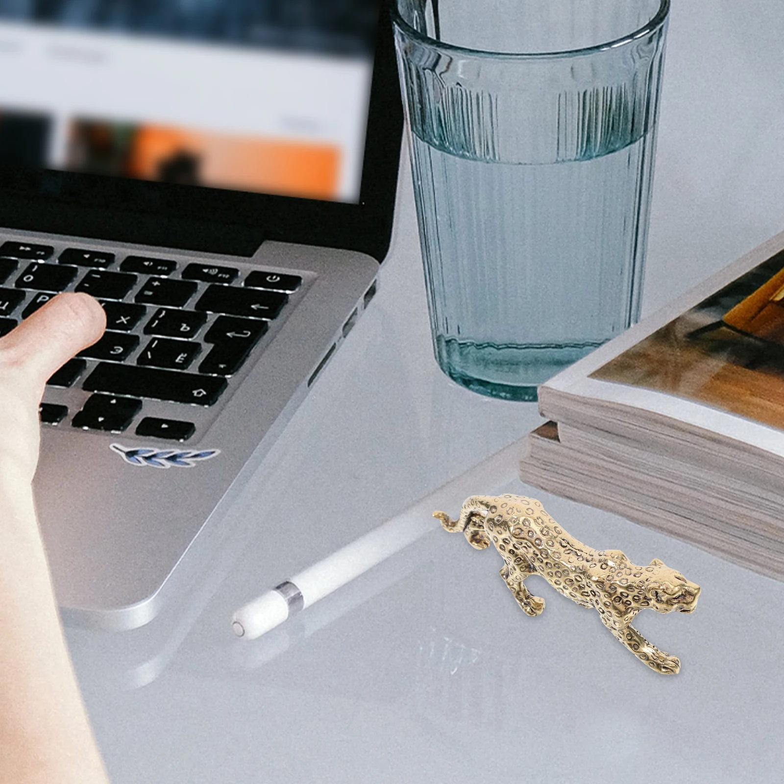 Retro Brass Leopard Statue Home Office Decor Desktop Vintage Animal Ornament Cabinet Craft Paperweight Exquisite Bronze Gift For
Retro Brass Leopard Statue Home Office Decor Desktop Vintage Animal Ornament Cabinet Craft Paperweight Exquisite Bronze Gift For
