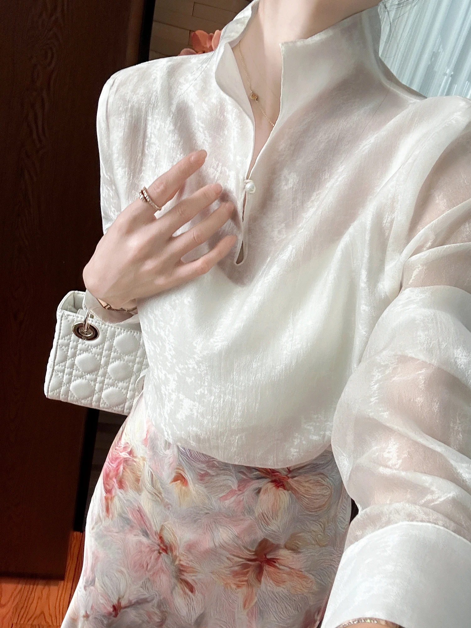 Elegant Floral Embroidery Shirt Women's Loose Fit Long Sleeve Casual Business Style Premium Quality Fashionable Office Wear
Elegant Floral Embroidery Shirt Women's Loose Fit Long Sleeve Casual Business Style Premium Quality Fashionable Office Wear