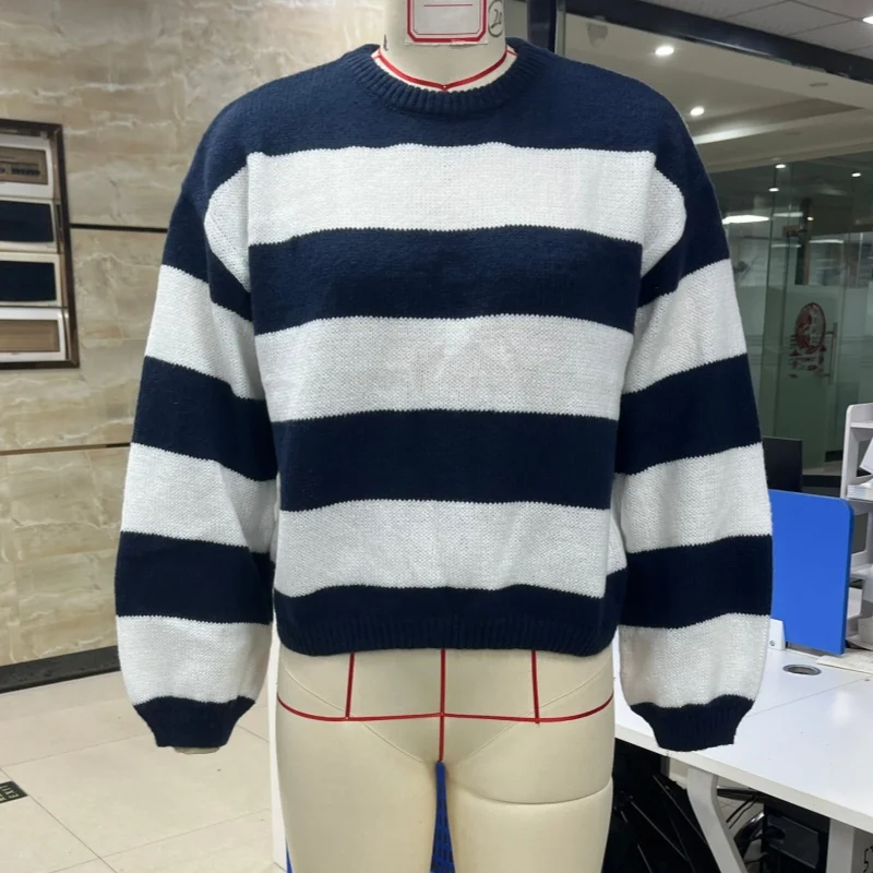 Женские полосатые вязаные свитера 2025 года, большие осенне-зимние пуловеры с заниженными плечами и длинными рукавами, свободный крой, топы
Женские полосатые вязаные свитера 2025 года, большие осенне-зимние пуловеры с заниженными плечами и длинными рукавами, свободный крой, топы