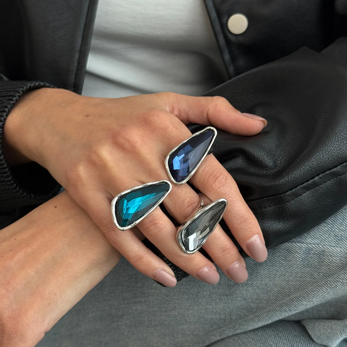 Goth Crystal Open Ring for Women 2026 New Trend Geometric Adjustable Knuckle Rings Neclace Bracelet New Year Party Jewelry Gift
Goth Crystal Open Ring for Women 2026 New Trend Geometric Adjustable Knuckle Rings Neclace Bracelet New Year Party Jewelry Gift