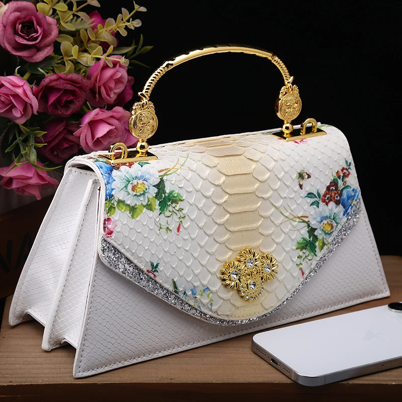 Luxury Fashion Leather Women's Handbags 2025 New Senior Sense Small Single Shoulder Crossbody Bag Serpentine Portable Shell Bags
Luxury Fashion Leather Women's Handbags 2025 New Senior Sense Small Single Shoulder Crossbody Bag Serpentine Portable Shell Bags