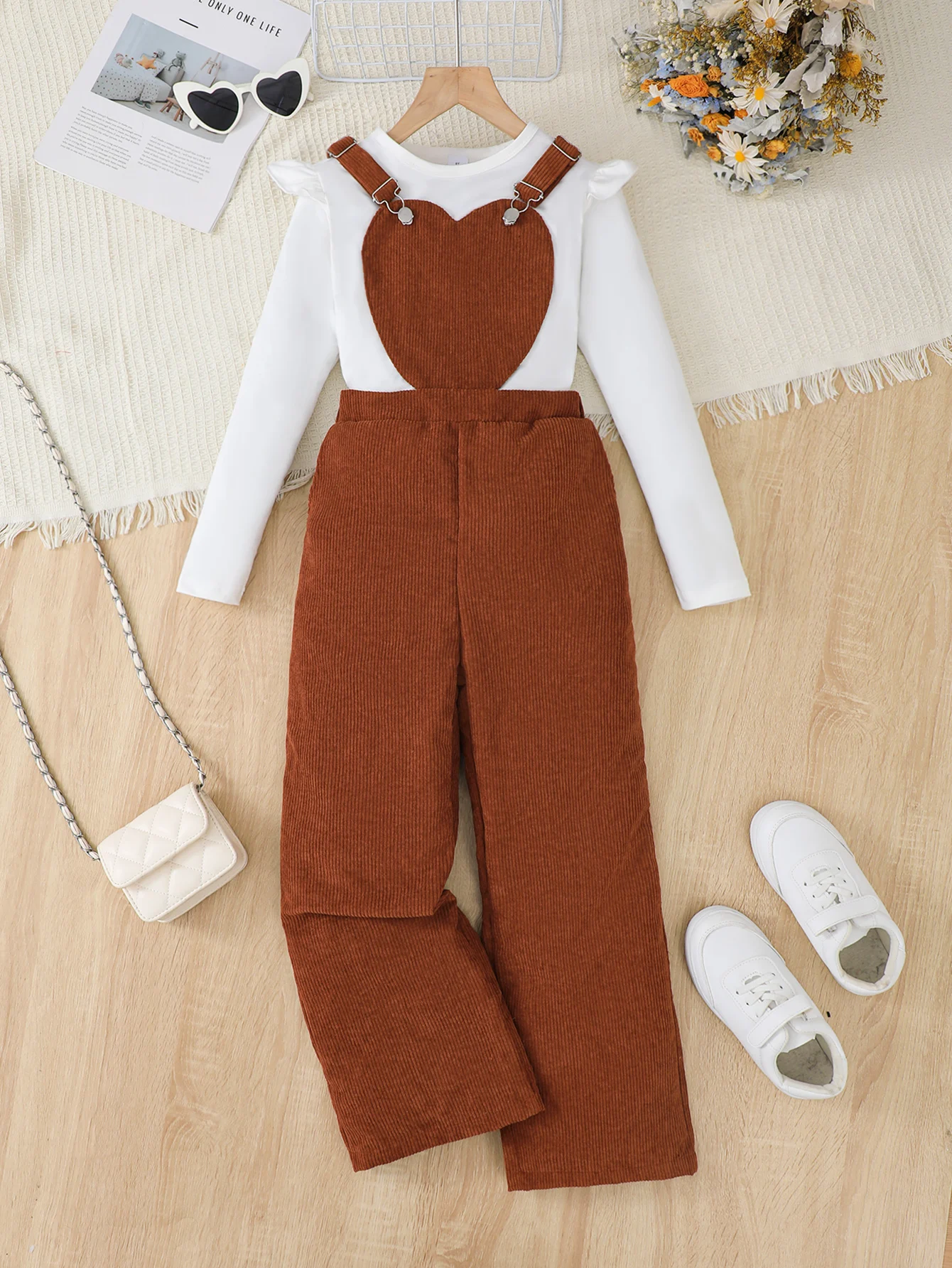 Girls' 2pcs Set Pure Color Sleeveless Outfit with Corduroy Heart Bib Pants & Straight Leg Trousers for Casual Autumn Winter Wear
Girls' 2pcs Set Pure Color Sleeveless Outfit with Corduroy Heart Bib Pants & Straight Leg Trousers for Casual Autumn Winter Wear