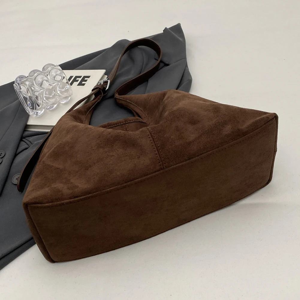 Stylish Women Suede Shoulder Bag Large Capacity Fashion Tote Bag Perfect for Daily Commuting and Casual Outings
Stylish Women Suede Shoulder Bag Large Capacity Fashion Tote Bag Perfect for Daily Commuting and Casual Outings